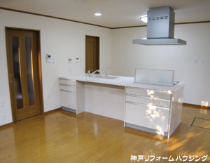 神戸市垂水区T様宅/アイランド型キッチン施工後
