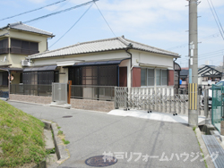 リフォーム後の塀・駐車場の外観